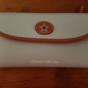 Dooney & Bourke wallet